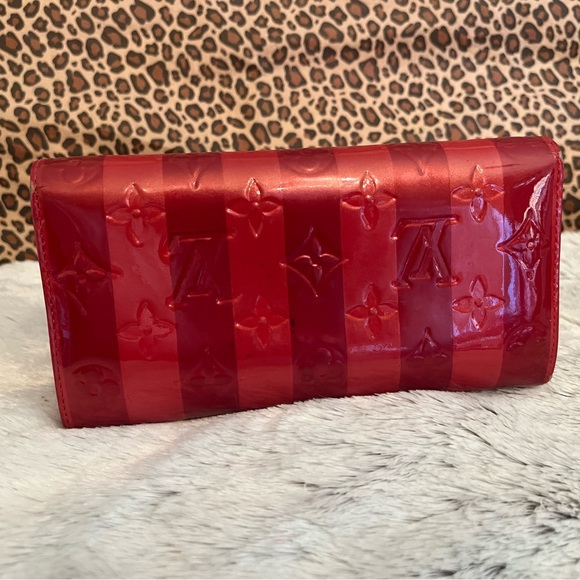 LOUIS VUITTON RED STRIPE VERNIS WALLET - Picture 2 of 10